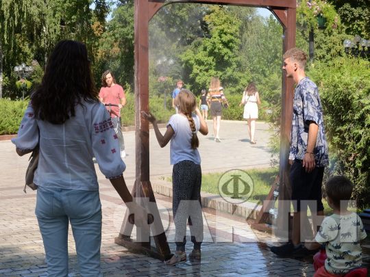 Миттєві сильні зливи, шквали та град: яким областям пощастить 18 червня з антициклоном Zoe