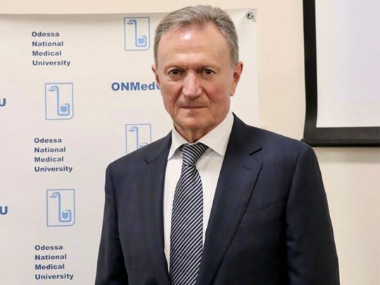 «Ви обрали складну професію, але вона варта всіх зусиль», — Валерій Запорожан привітав 1084 випускників ОНМедУ