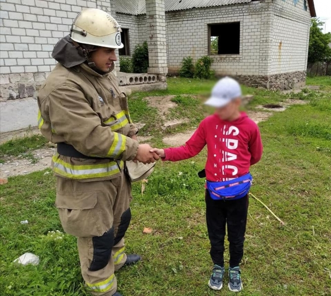 Заліз на дах і не міг спуститися сам: під Одесою хлопець потрапив у біду на недобудові