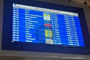 В душном зале и водой за 5 евро: вылет самолета из Анталии в Одессу задержали на 10 часов