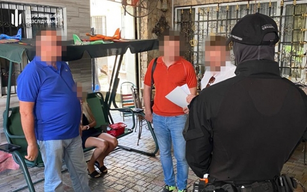 Глава суда в Одесской области и адвокат попались на взятке за нужное судебное решение