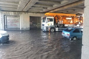 Прошло больше суток: в Одессе остаются затопленными некоторые улицы