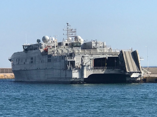 В Чёрное море идёт транспортно-десантный американский корабль