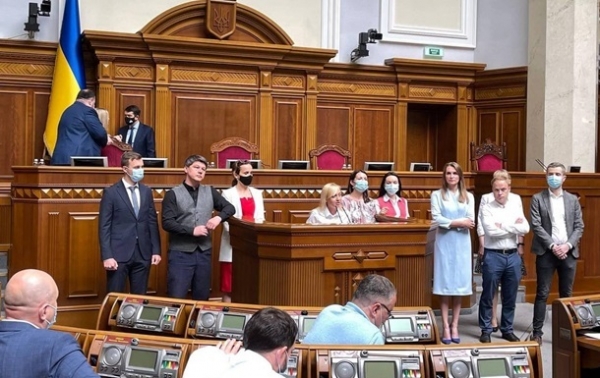 Ряд депутатов Голоса покидают партию