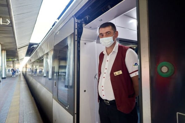 
                                                                        Укрзализныця подняла зарплаты сотрудникам: кого коснулось повышение
                                                                                                                                                                                                                    