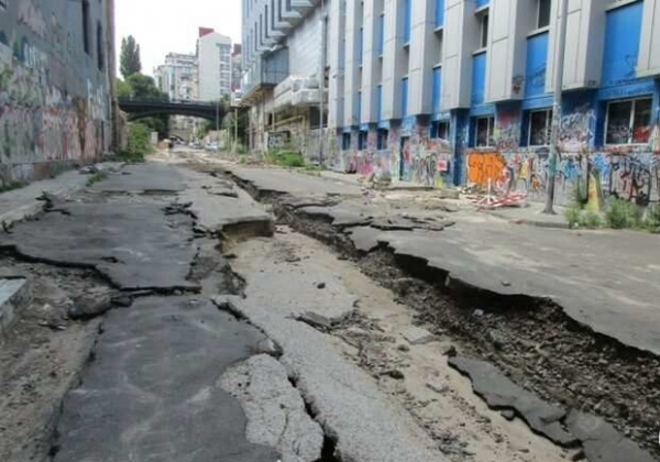 Ремонт насмарку: дождь разрушил дорогу в одесской "канаве"