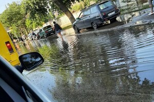 Прошло больше суток: в Одессе остаются затопленными некоторые улицы