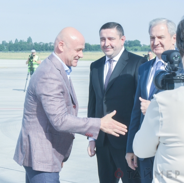 Труханов с нетерпением ждёт наплыва туристов после открытия новой взлётки