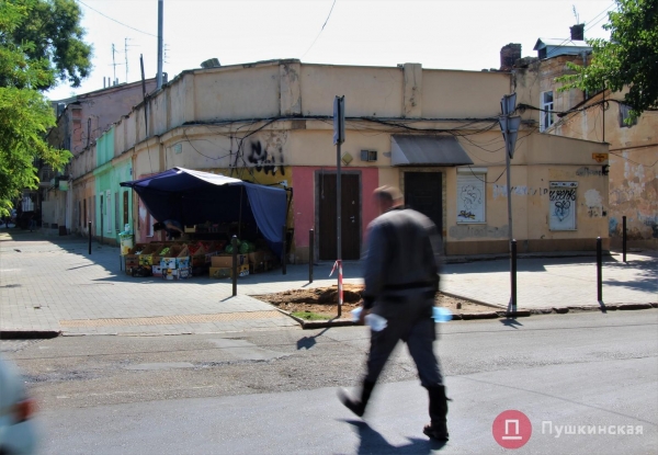 На углу Малой Арнаутской и Гимназической хотят построить 5-этажный дом с 2-этажной мансардой. Фото
