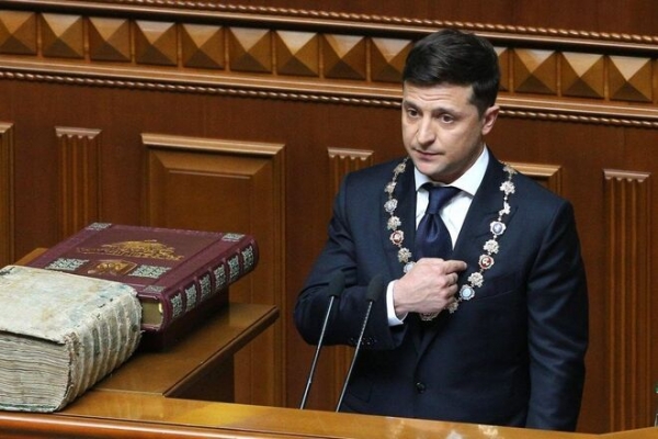 
                                                                        Зеленский изобрел механизм ручного управления страной при помощи СНБО, полностью подчинил себе Конституционный суд, готовится создать личную армию
                                                                                                                                                                                                                    