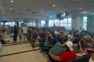 В душном зале и водой за 5 евро: вылет самолета из Анталии в Одессу задержали на 10 часов