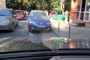 С фантазией все в порядке: свежая фотоподборка наглых водителей в Одессе