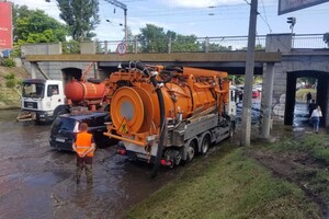 Прошло больше суток: в Одессе остаются затопленными некоторые улицы