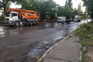 Прошло больше суток: в Одессе остаются затопленными некоторые улицы