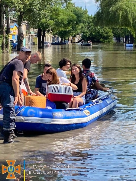Спасатели запустили по Атамана Головатого лодки. Фото