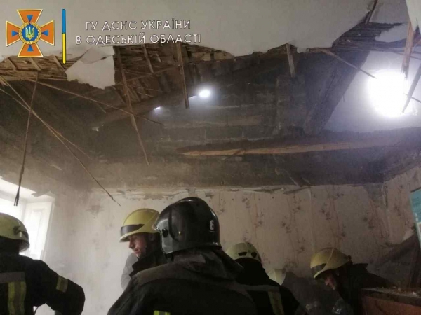 Обвалом потолка в доме на Степовой занялась полиция