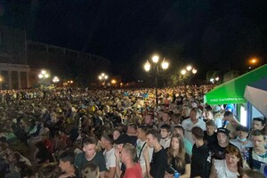 Расстроил результат матча: возле стадиона "Черноморец" разнимали массовую драку