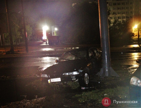 «Я уж думал прощаться с жизнью»: водитель рассказал, как спасался из авто на затопленной Балковской