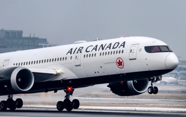 На рейсах Air Canada появилась возможность смотреть фильмы на украинском