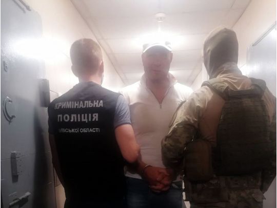 Нападали на суддів, чиновників та правоохоронців: під Києвом затримано особливо небезпечну озброєну банду