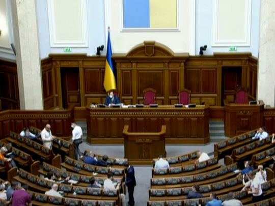 Нардепи масово проігнорували позачергове засідання Ради — прийшло менше 100 обранців