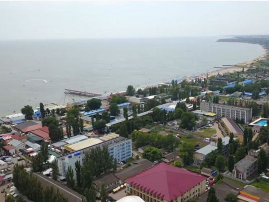 Водорості біля берегу не напружують: блогер розповів про ситуацію на пляжах Коблева