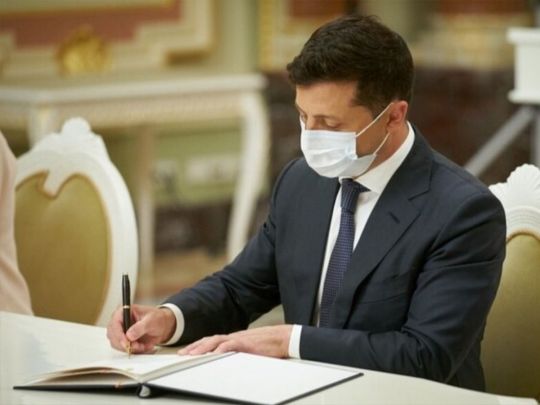 За ігнорування податкової декларації — позбавлення волі: Зеленський підписав скандальні закони