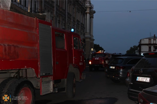 В подвале ресторана в центре Одессы произошел пожар. Фото, обновлено