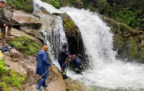 Гибель школьника из Львова на водопаде: педагогу объявлено подозрение