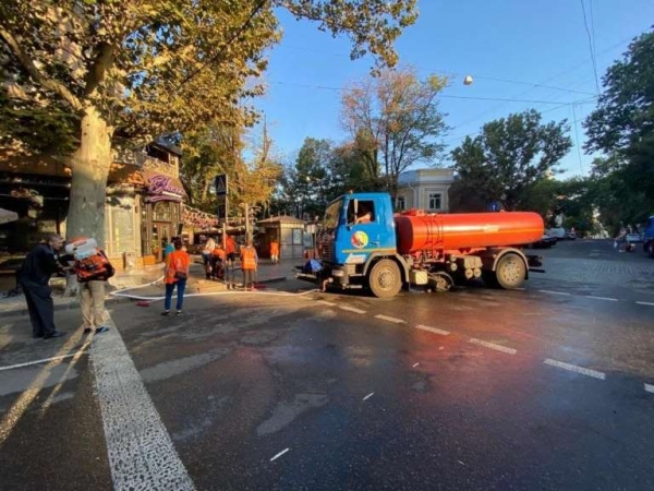 Одесские улицы помыли с мылом