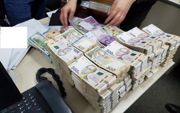 Доходы госбюджета за месяц выросли на треть