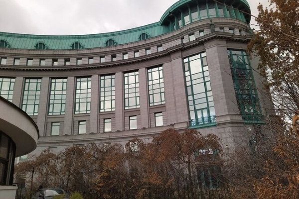 
                                                                        Снижение цены в три раза не помогло ФГВФЛ продать главный офис банка Аркада
                                                                                                                                                                                                                    
