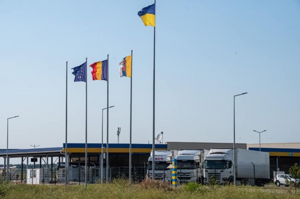 Паромщики перевезли 45 тысяч пассажиров через Дунай в Румынию за год работы