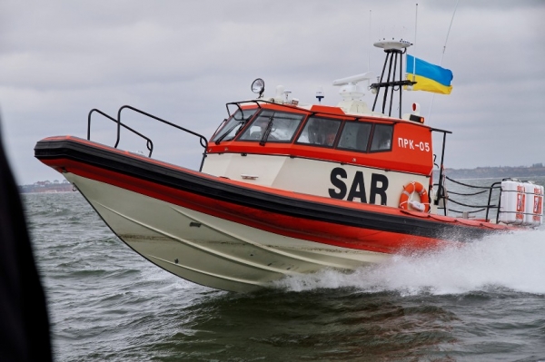 Унесённые ветром: в Чёрном море спасли пассажиров катамарана и надувной лодки 