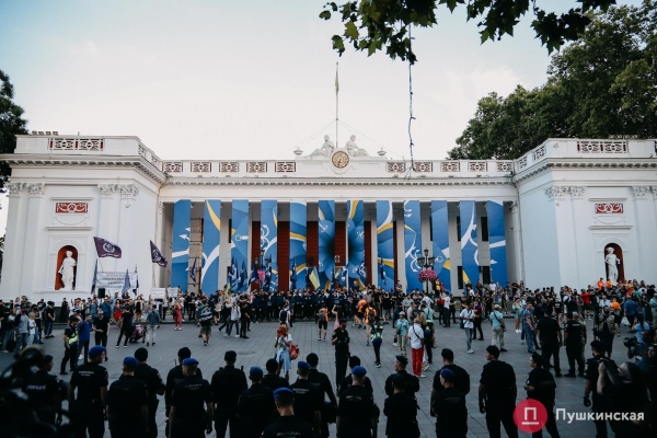 «Жить свободно, жить без страха»: как в Одессе прошел ЛГБТ-прайд. Фоторепортаж