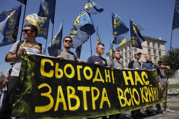 Под Офисом президента митингует Нацкорпус — пострадали 8 полицейских