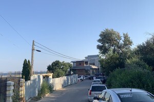 Стройка и немного отдыхающих: как выглядят пляжи в районе Успенского монастыря