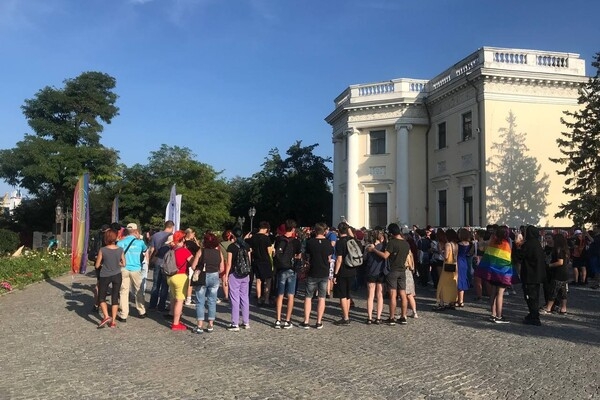 С бронетехникой и провокациями: как проходит "Одесса Прайд" в 2021 году (обновляется)