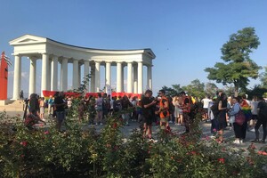 С бронетехникой и провокациями: как проходит "Одесса Прайд" в 2021 году (обновляется)