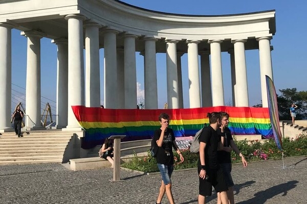 С бронетехникой и провокациями: как проходит "Одесса Прайд" в 2021 году (обновляется)