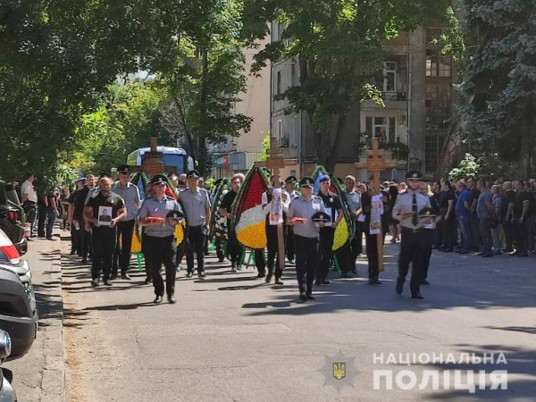 В Одессе простились с троими погибшими в ДТП полицейскими