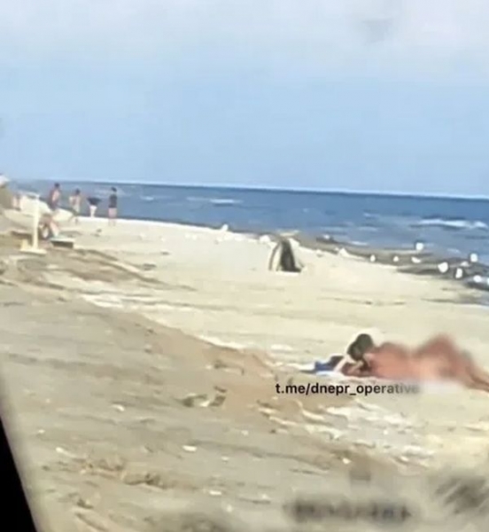 Дивний випадок на курорті: у Залізному Порту парочка зайнялася сексом на пляжі на очах у дорослих та дітей