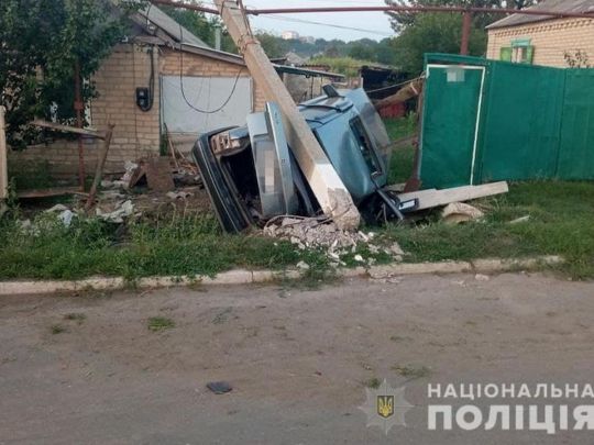 ДТП у Луганській області: водій влетів в електроопору та залишив без світла сотні будинків