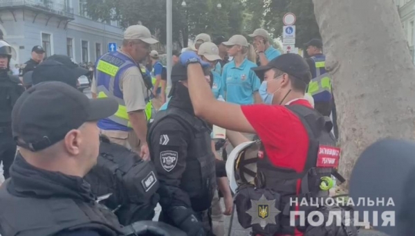 Пострадали три десятка полицейских: марш ЛГБТ в Одессе закончился дракой и арестами