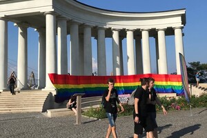 С бронетехникой и провокациями: как проходит "Одесса Прайд" в 2021 году (обновляется)