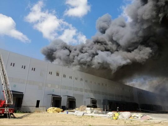 Масштабна пожежа у передмісті Одеси: горять склади великої мережі супермаркетів