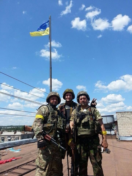 «Під час затишшя на щось присів. Потім зрозумів, що це були тіла загиблих хлопців»: розповідь очевидця Іловайської трагедії