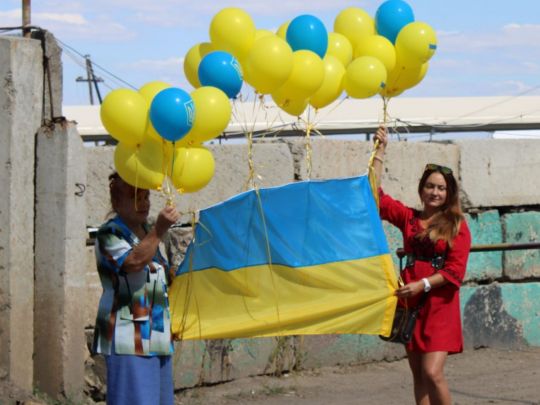 Українські прапори над окупованим Донбасом: бойовики намагалися їх збити, але виявилися безсилі