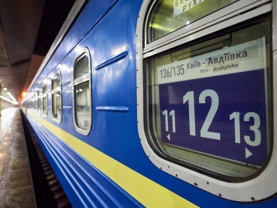 «Укрзалізниця» змінила маршрути двох поїздів через обстріл бойовиків на Донбасі