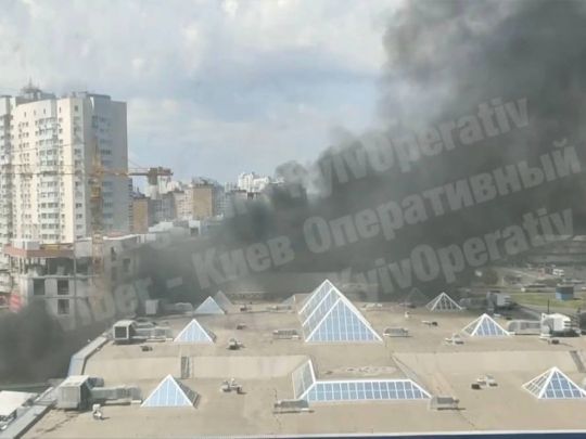 У Києві сталася пожежа у великому торговому центрі: в ГСЧС розповіли подробиці